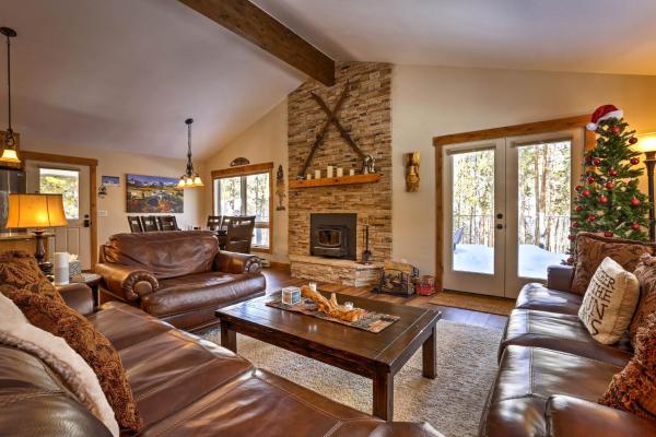 A la foto es mostra l'objecte Keystone Home on Snake River with Hot Tub and Views! situat a la ciutat de Keystone.