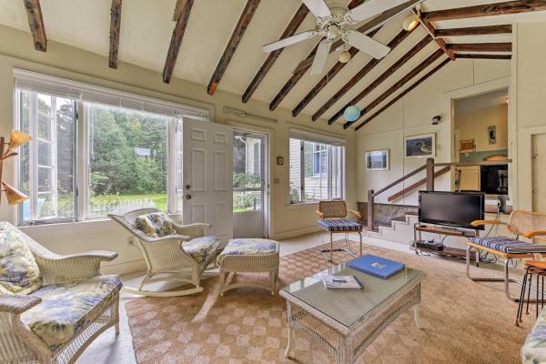 Nella foto è visibile l'oggetto Mattapoisett Home on 7 Acres with Private Beach! situato nella città di Marion.
