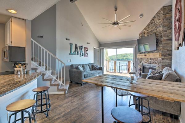 Foto 6: Deck, Pool and Views Lake of the Ozarks Condo