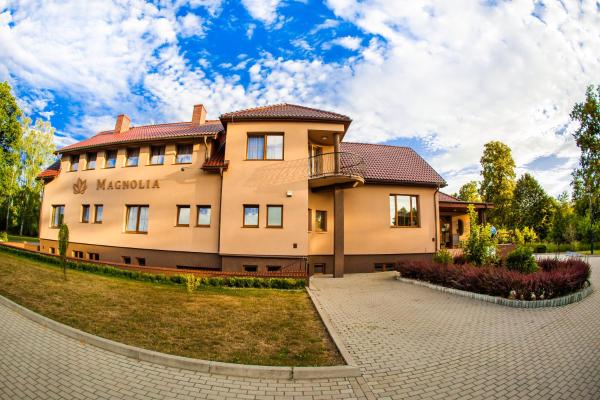 На фото показан объект Magnolia- Pokoje Gościnne, расположенный в городе Sulików.