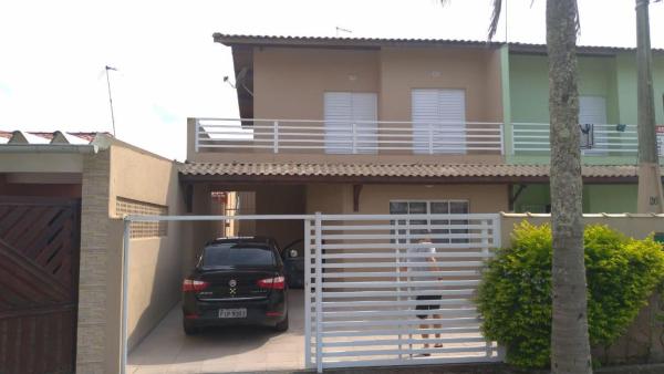 A la foto es mostra l'objecte Linda Casa pé na areia em Mongagua situat a la ciutat de Mongaguá.