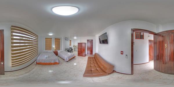 Galapagos Dreams, Puerto Ayora
