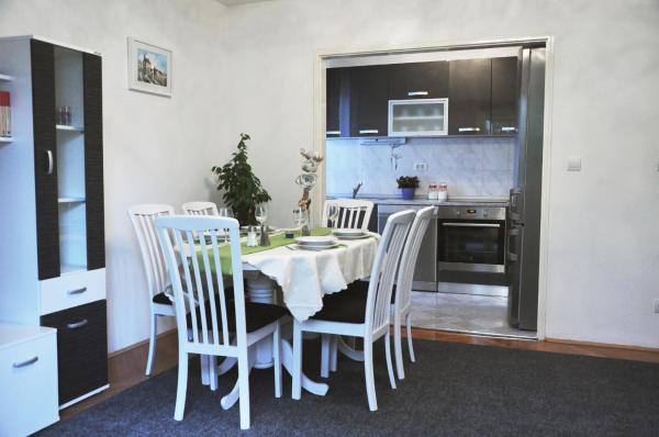 Na fotografii je vidět objekt Apartment Center nacházející se ve městě Split.