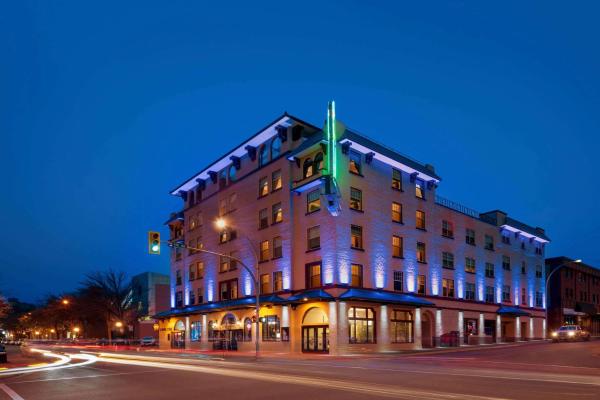 Kuvassa näkyy kohde The Plaza Hotel Downtown, Trademark Collection by Wyndham, joka sijaitsee kaupungissa Kamloops.