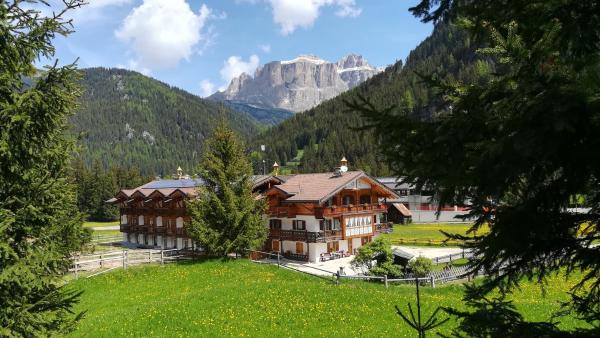 A la foto es mostra l'objecte Appartamenti Agriturismo Cèsa Ciasates situat a la ciutat de Canazei.