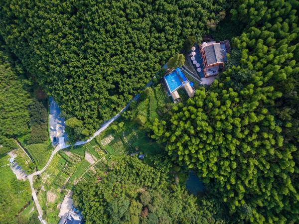A la foto es mostra l'objecte Moganshan Arcadia Resorts situat a la ciutat de Chiyu.