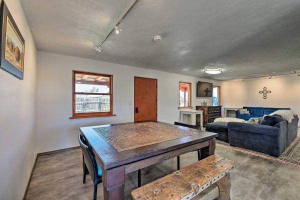 Bilde 7: Chic Studio with Grill - 25 Mins to Taos Ski Valley!