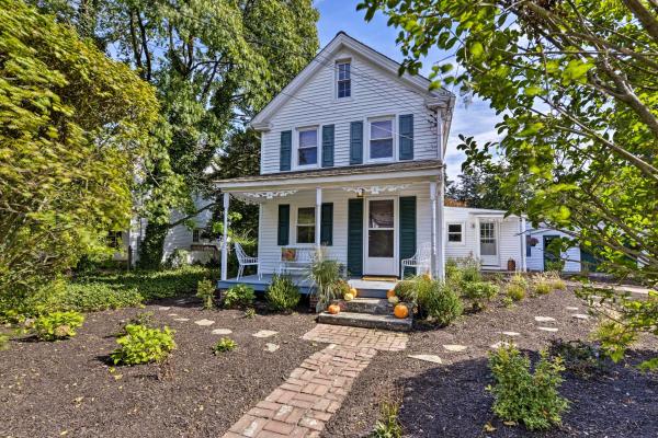 Na fotografii je vidět objekt Poplar Cottage Minutes to Stone Harbor Beaches! nacházející se ve městě Mayville.