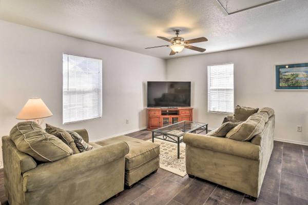 Home With Yard 1 Mi To Indian Rocks Beach And Golf - Florida