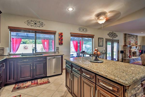 Bild 7: Pool, Bar and Game Room Red Mountain Mesa Oasis