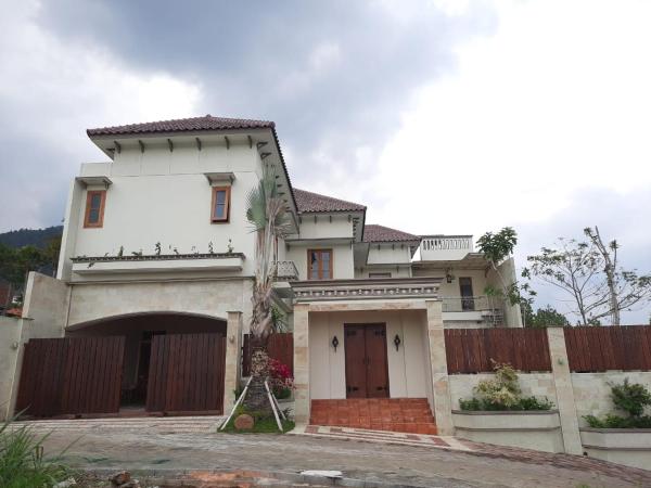 Nella foto è visibile l'oggetto Villa Ayna Syariah situato nella città di Batu.