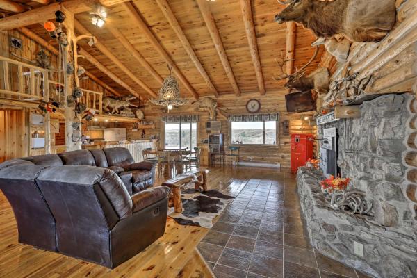 På billedet ses objektet Secluded Belle Fourche Cabin Group Friendly! beliggende i byen Belle Fourche.