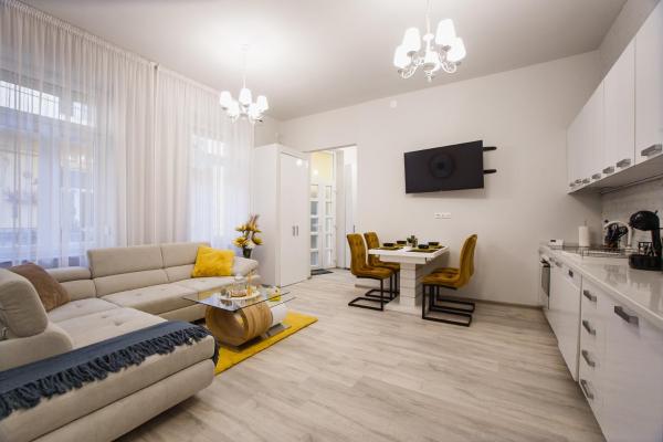 Na fotografii je vidět objekt Wonderful 2 bedroom Central Apartment nacházející se ve městě Oradea.