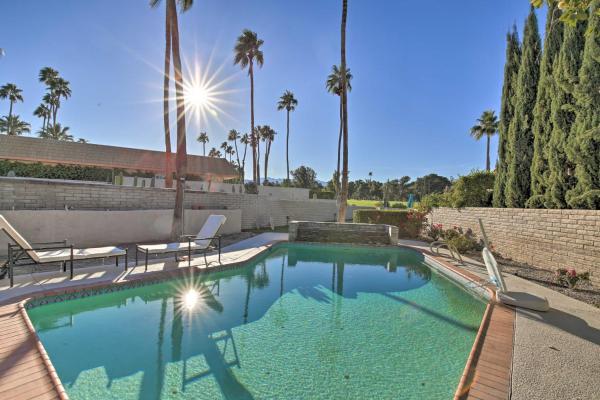 På bilden syns objektet Modern Home on Golf Course with Putting Green! som ligger i staden Palm Desert.