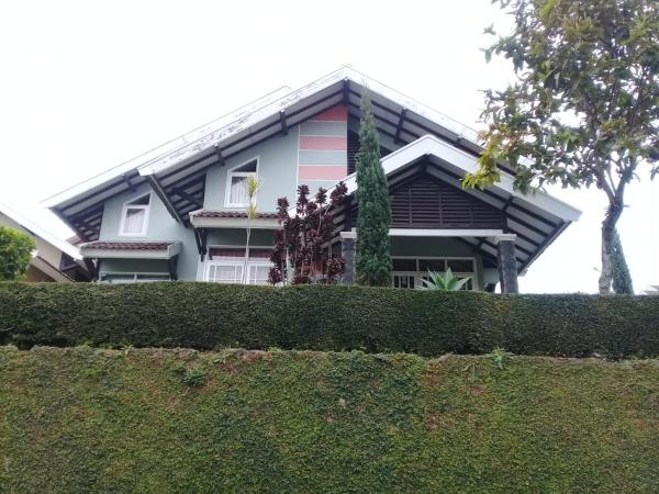 På bildet vises objektet Villa green hill cipanas pacet puncak bogor som ligger i byen Nyalindung.