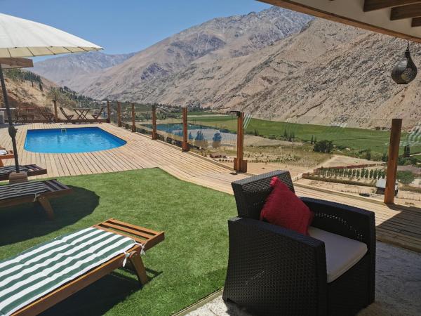 The photo shows the Lodge Nueva Elqui located in the city of Pisco Elqui.