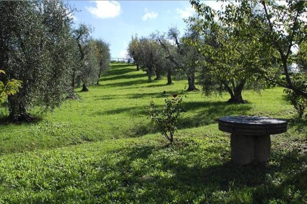 A la foto es mostra l'objecte Villa Podere Torre situat a la ciutat de Montecastello.