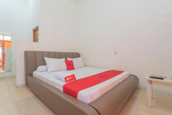 写真にはCibitung 2市にあるRedDoorz Resort Syariah @ Batu Apung Purwakartaが写っています。