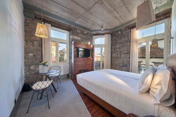 A la foto es mostra l'objecte Hotel Cajú situat a la ciutat de Funchal.