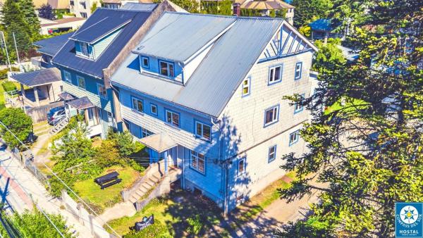 Nella foto è visibile l'oggetto Hostal Compass del Sur situato nella città di Puerto Varas.