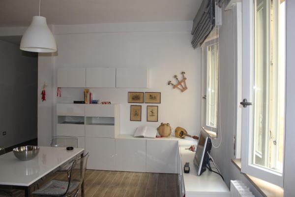 Na fotografii je vidět objekt A casa e Pepe Lovely flat in the heart of Naples. nacházející se ve městě Neapol.