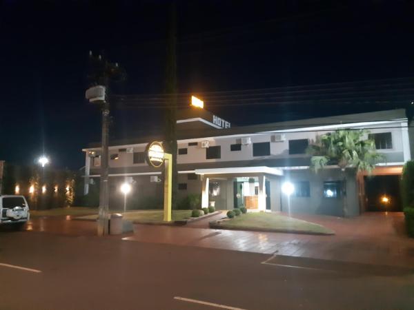 Op de foto is het object Sleep Hotel Assis te zien, gelegen in de stad Assis Chateaubriand.