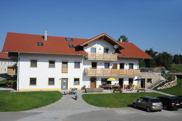 Auf dem Foto ist das Objekt Exenbacher Hof in der Stadt Arnbruck zu sehen.