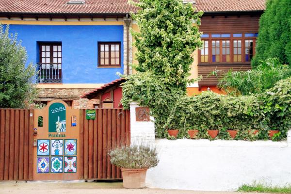A la foto es mostra l'objecte Casas Rurales Pradina I y II situat a la ciutat de Manzaneda.