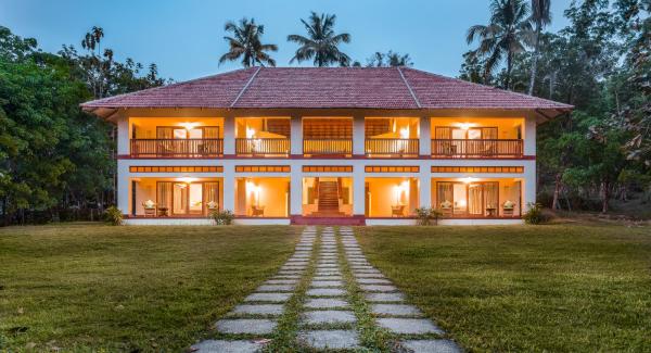 The photo shows the Windermere River House located in the city of Neriyamangalam.