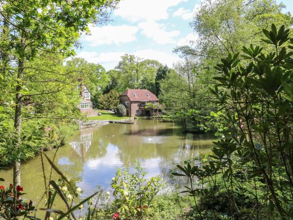 A la foto es mostra l'objecte Miswells Cottages - Lake View situat a la ciutat de Turners Hill.