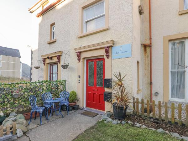 Llys Madoc, First Floor Flat - North Wales