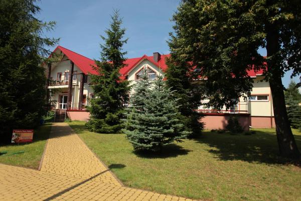 Na zdjęciu widoczny jest obiekt Hotel Nad Mrogą położony w mieście Żelechlinek.