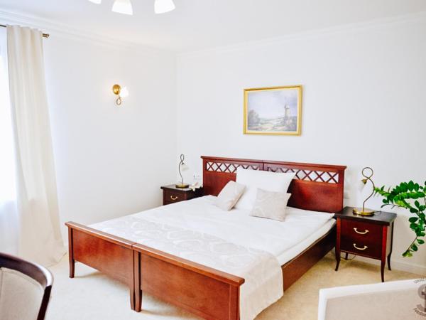 Na zdjęciu widoczny jest obiekt Hotel Koloseum położony w mieście Malanów.