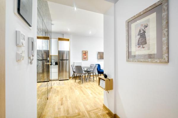 Foto 4: Stylish, Sunny New 2 Bedroom, Prime Central Athens