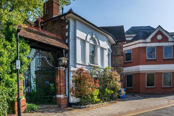 Castle Properties: The Duchess, 3 Bed Family cottage, Windsor