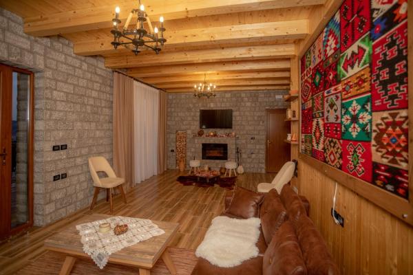 A la foto es mostra l'objecte OLD HOUSE situat a la ciutat de Shkodër.