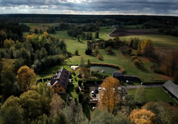 Na zdjęciu widoczny jest obiekt Dom Gościnny Woleninowo położony w mieście Sucha Wieś.