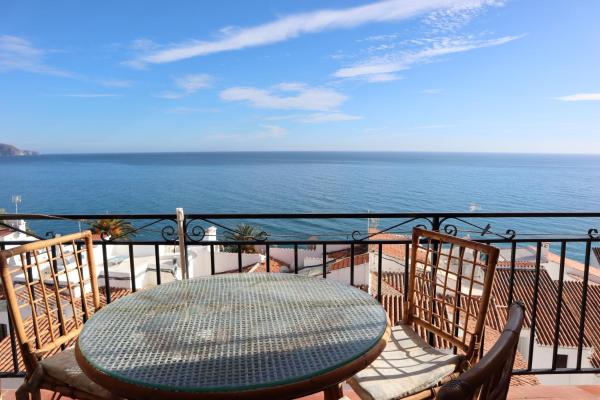 Na fotografii je vidět objekt Bahia 58 Apartments Casasol nacházející se ve městě Nerja.