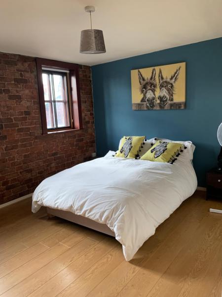 2 Bed Duplex Penthouse Apartment by Mathew Street Sleeps 6, Liverpool
