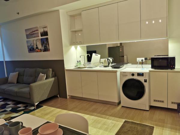 REVO at AURORA PLACE, Pavilion 2, 5 Minutes To AXIATA ARENA BUKIT JALIL FREE WIFI by De Harlequins Guesthouse, Kuala Lumpur