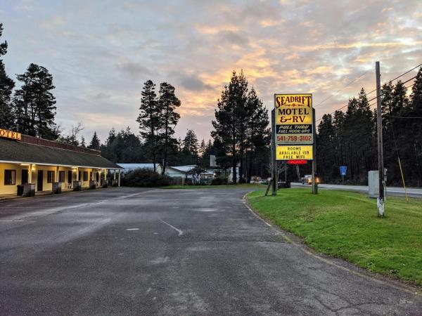 På billedet ses objektet Seadrift Motel & RV Park beliggende i byen Lakeside.