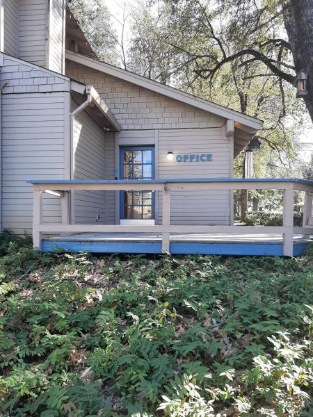 A la foto es mostra l'objecte Alta Sierra Village Inn situat a la ciutat de Colfax.