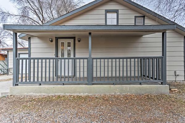 The photo shows the Quaint Home about 2 Mi to Colorado Mesa University located in the city of Grand Junction.