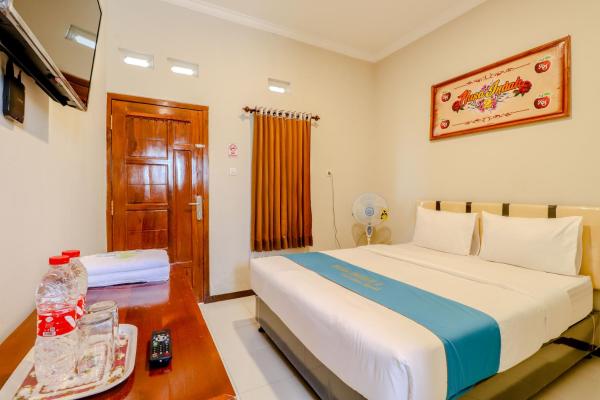 照片显示了位于Batu市的Guesthouse Nusa Indah Syariah 2物件。