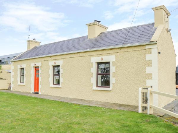 På billedet ses objektet Glor Cottage beliggende i byen Ballyhaunis.