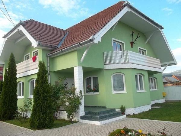 Na foto é possível ver o objeto Hajnal vendégház localizado na cidade de Căpîlniţa.