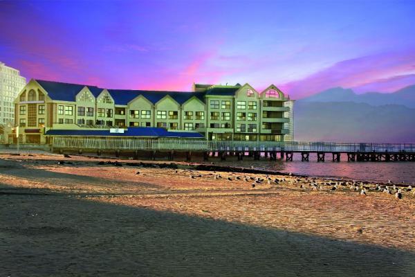 En la foto se muestra el objeto Strand Pavilion ubicado en la ciudad de Strand.
