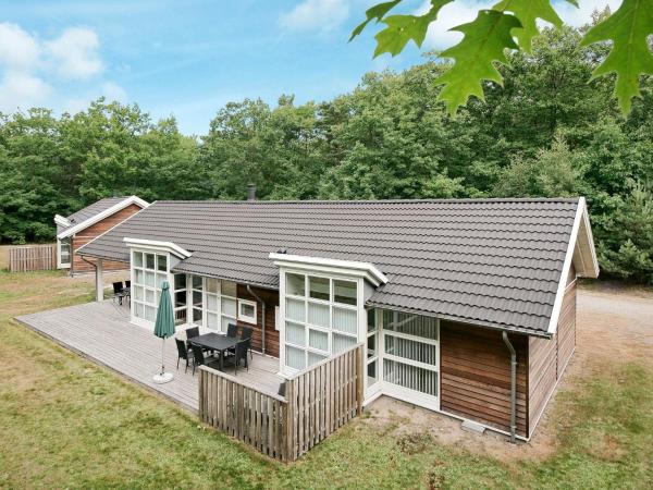 Nella foto è visibile l'oggetto Modern Cedar Cottage near Beach - By Traum Ferienwohnungen situato nella città di Tofte.
