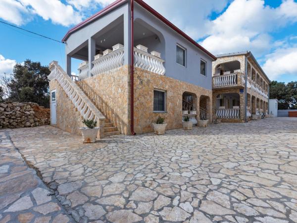 Snug Apartment In Vir With Sea Beach Nearby - Alps