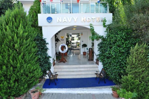 Na zdjęciu widoczny jest obiekt Navy Hotel położony w mieście Icmeler.
